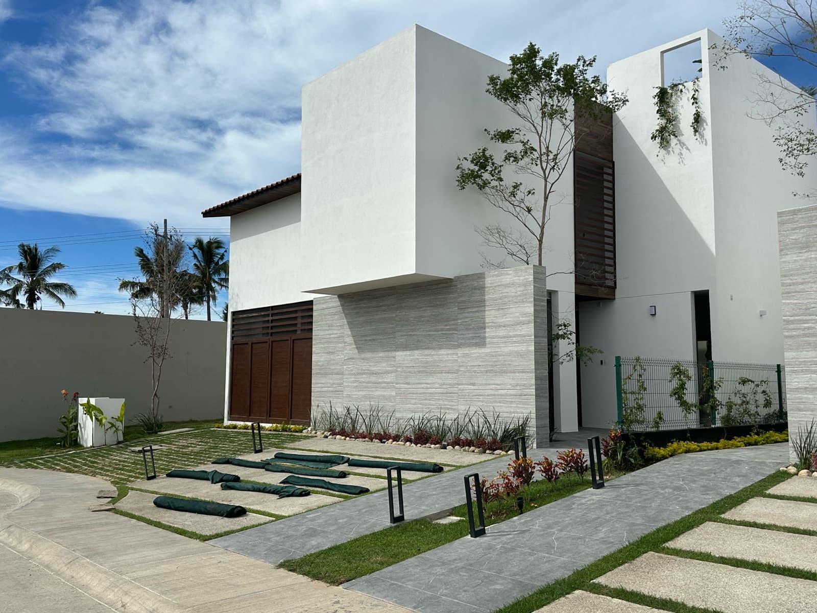 Casa en Venta en Karakal Nuevo Vallarta con roof top y alberca | 4 recamaras con una en planta baja