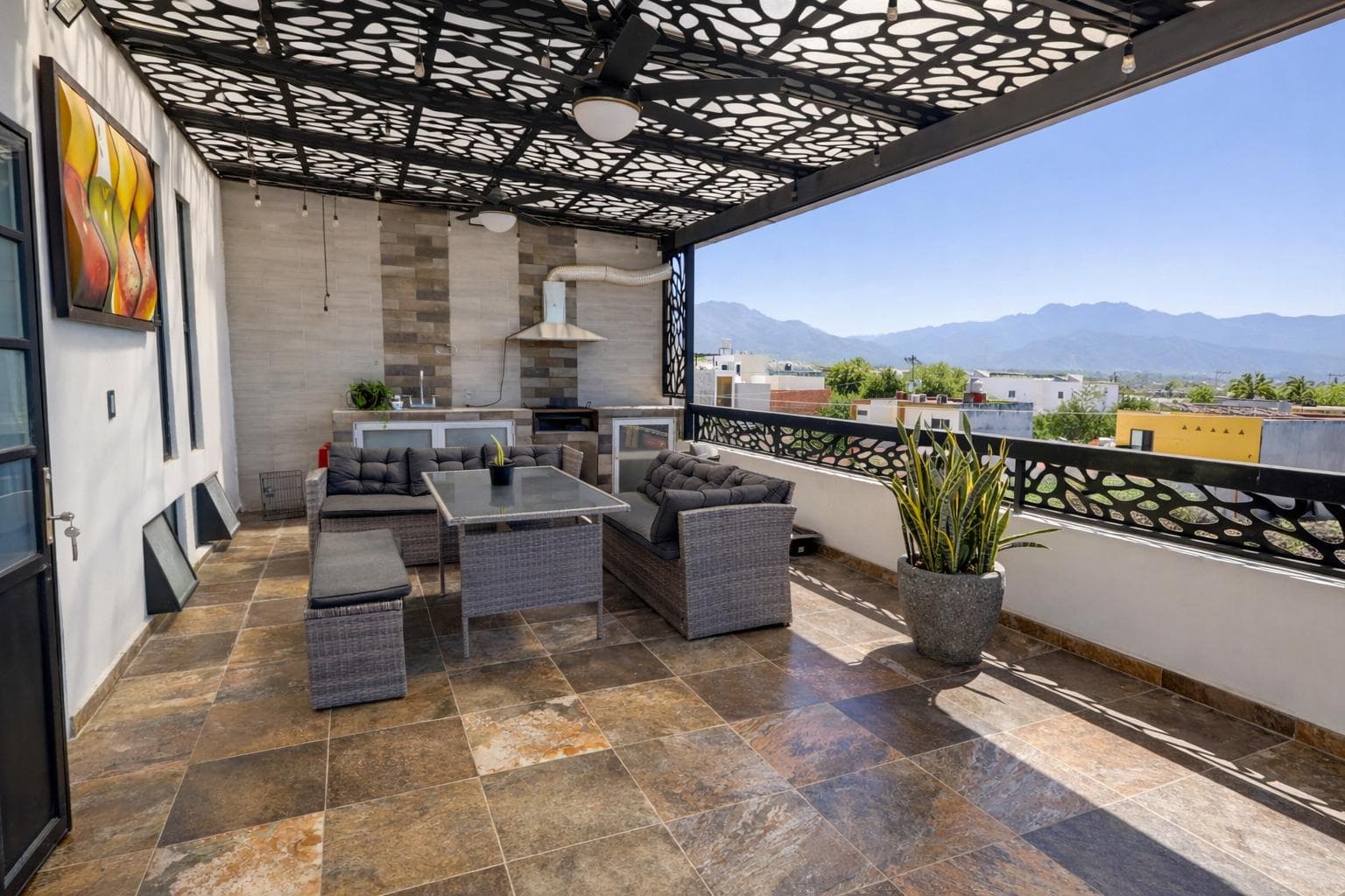 Casa en Venta en Valle del Mar, Puerto Vallarta 4 Recamaras con Rooftop y Jacuzzi Privado